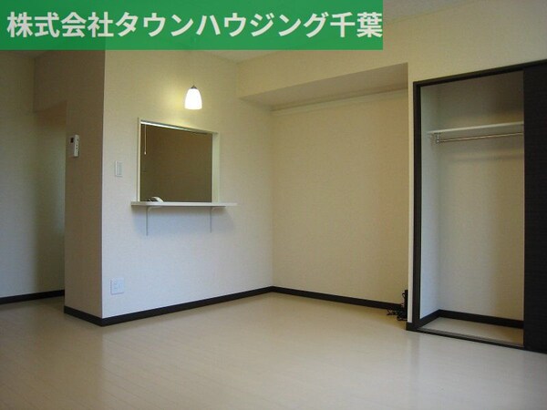 リビング・居室(カウンターキッチンにはペンダントライトもついています)