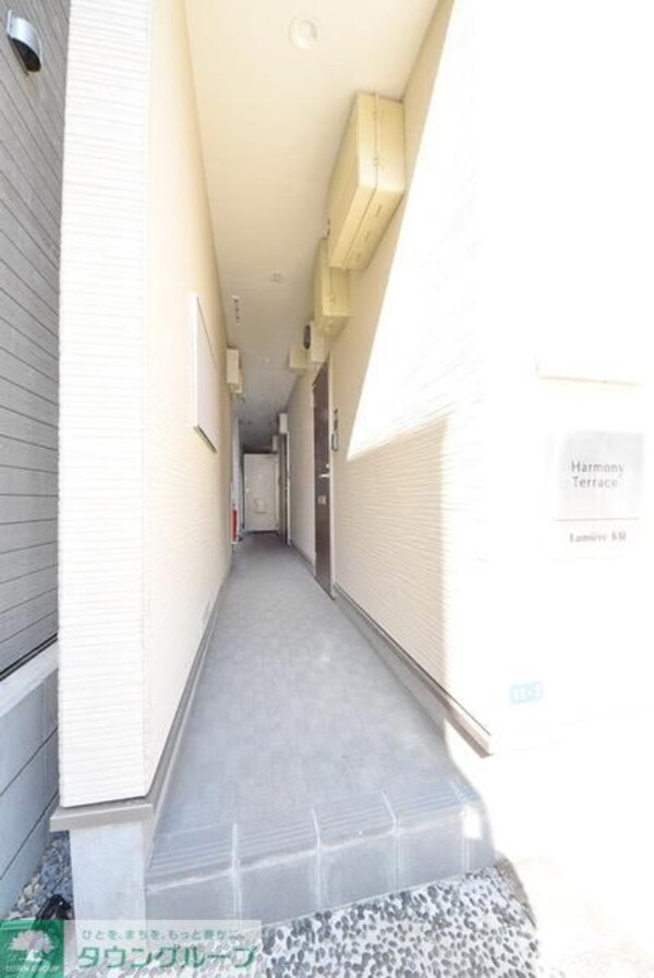 共有部分(玄関ドアは道路から見えません)