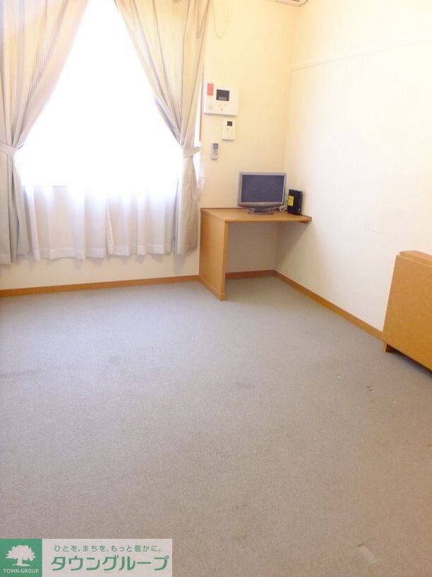 物件内観写真10　(2Ｆはじゅうたんです)