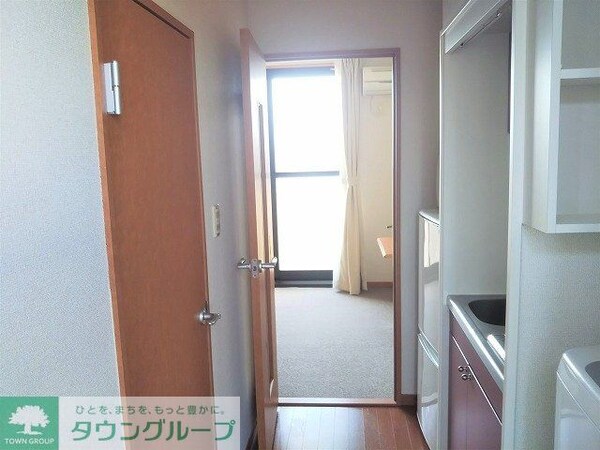 玄関(入口から　部屋仕様により異なります。)