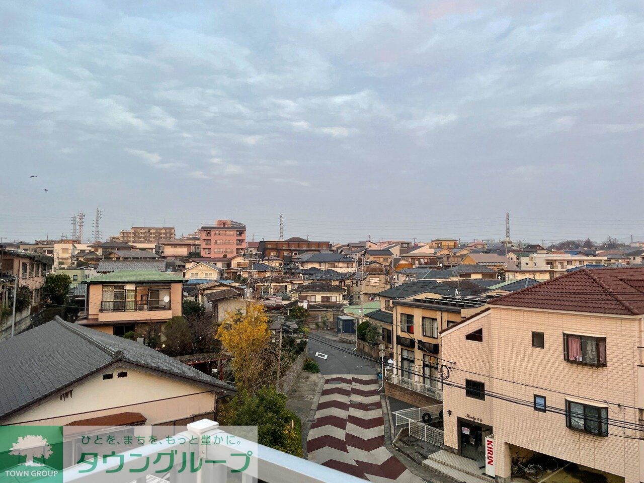 物件内観写真14　(廊下からの眺め)