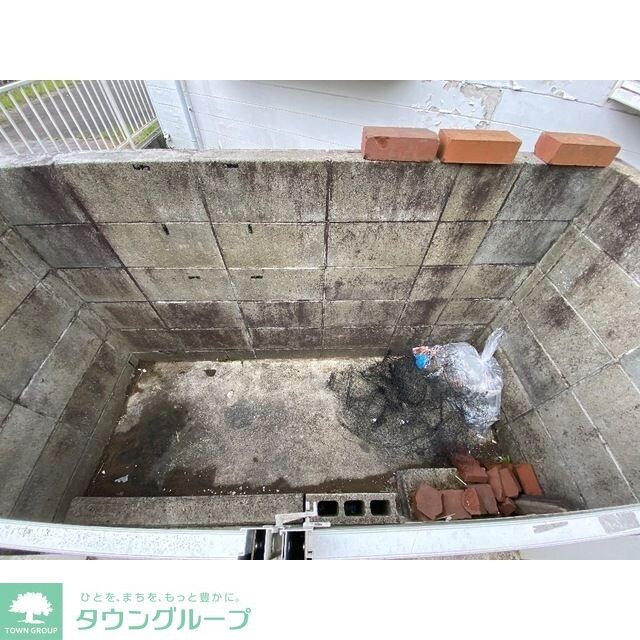 物件内観写真18　(ごみ置き場)