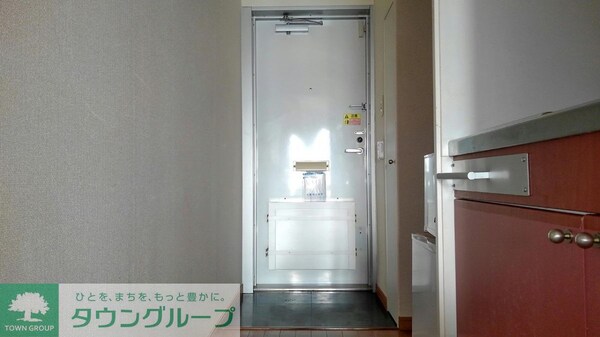 玄関(宅配ボックス付き)