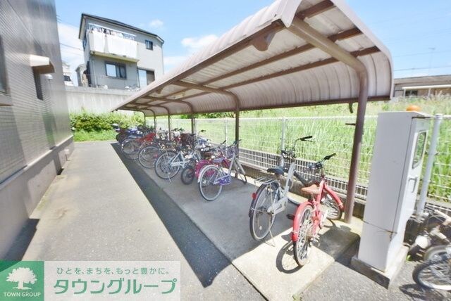 物件内観写真11　(屋根付き駐輪場)