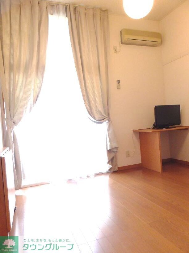 物件内観写真10　(1Fフローリング)