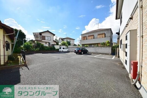 駐車場(広々とした駐車場)