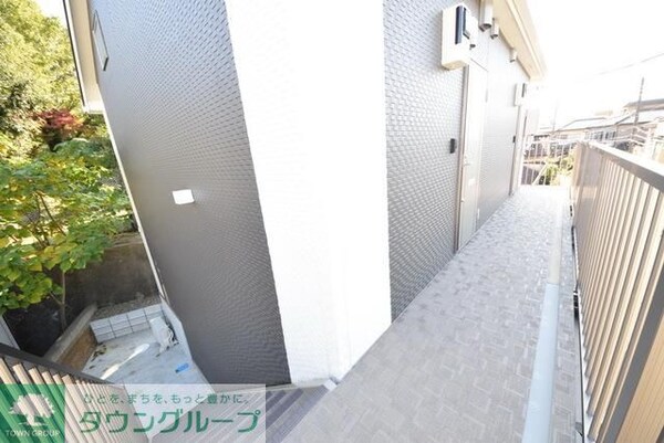 その他(各玄関先にはモニターホンがあります)
