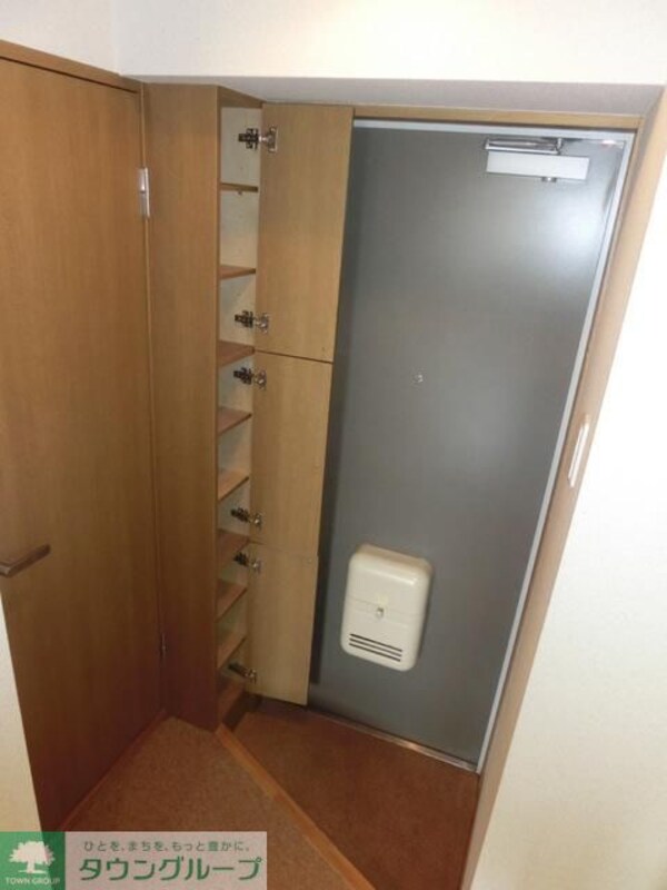 玄関(シューズＢＯＸ完備)