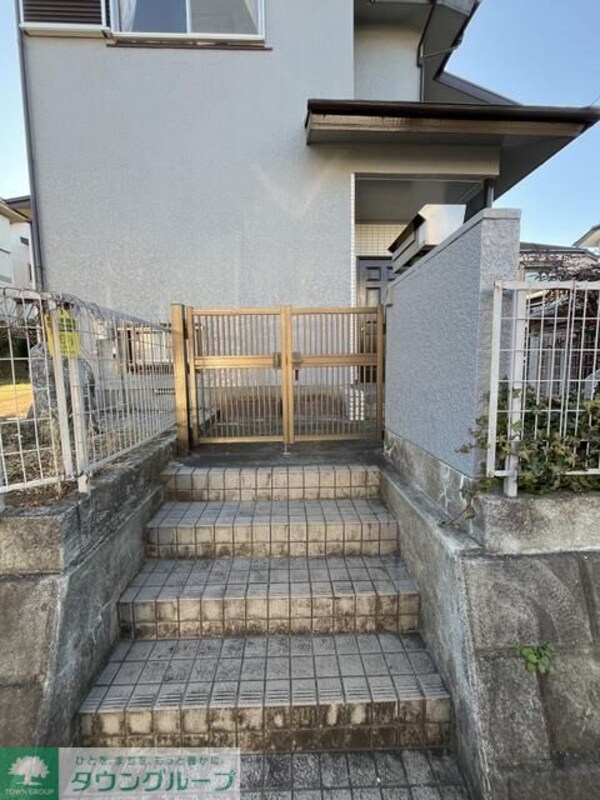 エントランス(お問合せは【タウンハウジング】まで！※現地待合わせ相談可！)