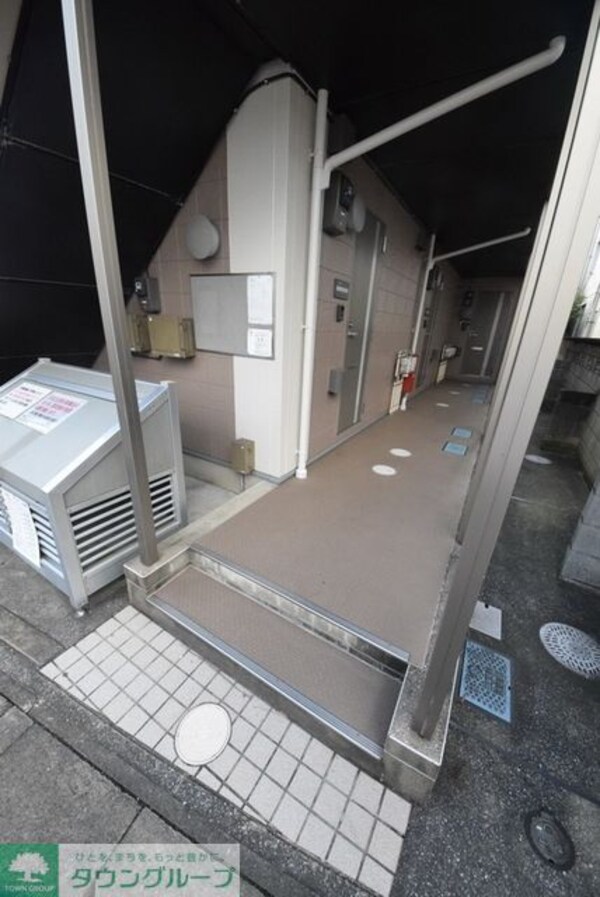エントランス(お問合せはタウンハウジングまで！※現地待合わせ相談可能)