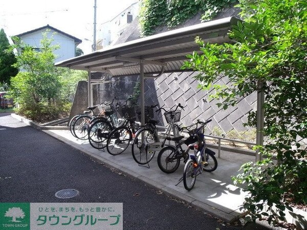 駐車場(屋根付駐輪場です)