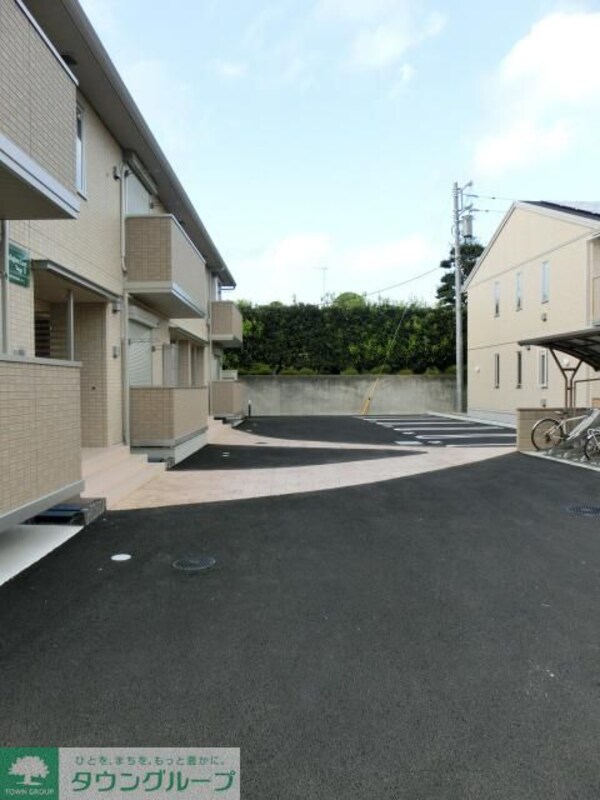 その他(敷地内はきれいに舗装されております)