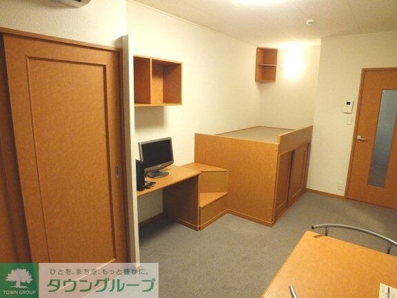 物件内観写真10　(2Fじゅうたん)