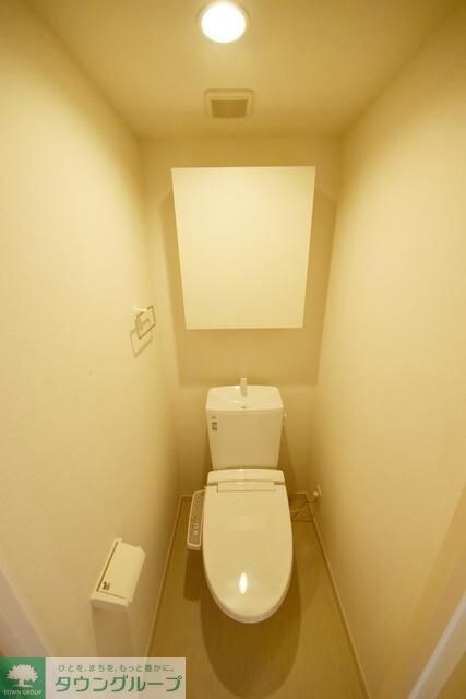 物件内観写真2　(収納棚あり　洗浄機能付き　)