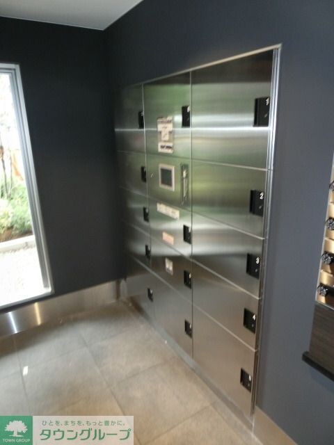 物件内観写真16　(便利な宅配BOX付きです)