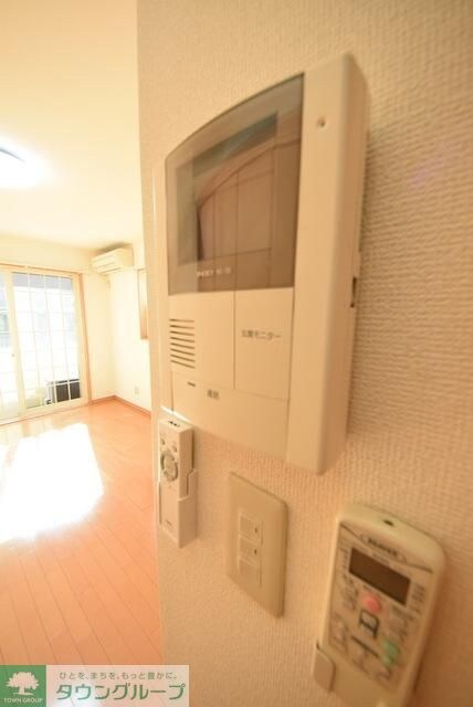 物件内観写真10　(来訪者は室内のモニターでチェックできます)