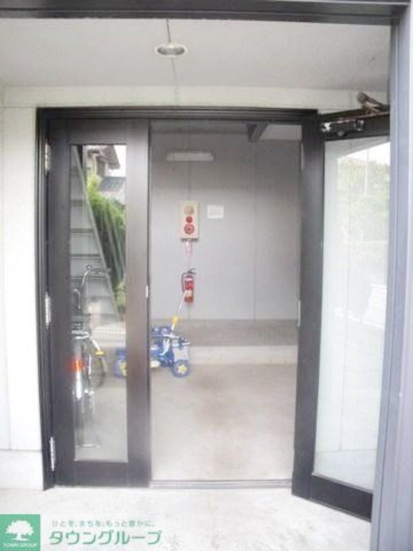 共有部分(エントランス部分は屋根付です)