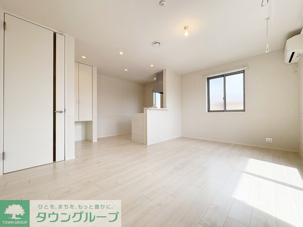 リビング・居室(※同建物他号室 参考写真)