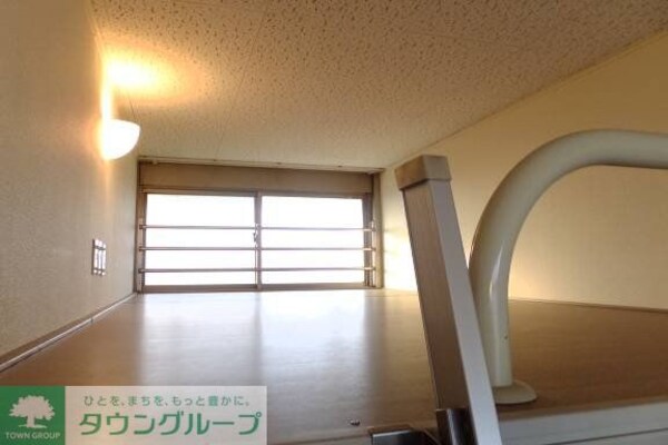 その他(ロフトには小窓もついてます)