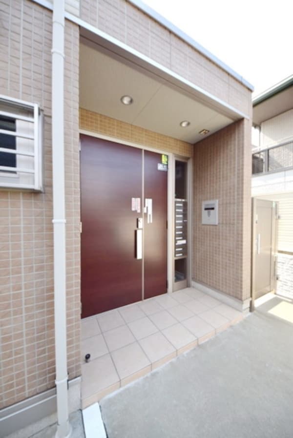 エントランス(お部屋探しは【タウンハウジング千葉店】にお任せ下さい♪)
