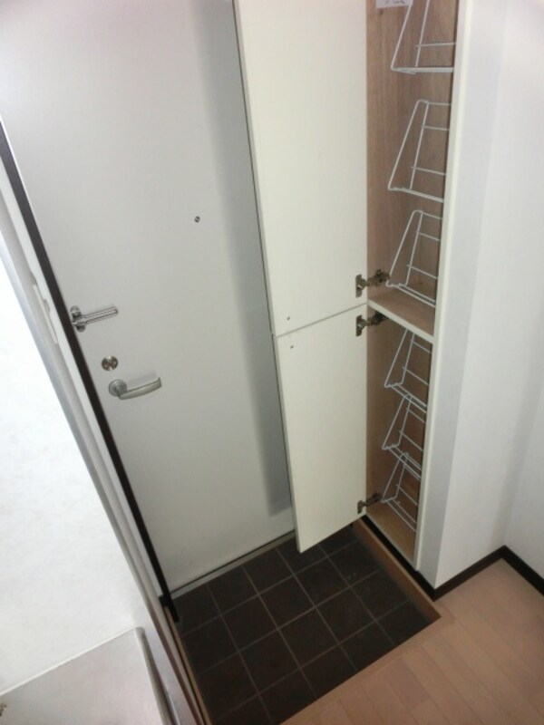 玄関(玄関下駄箱あり)