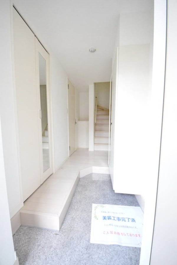 玄関(お部屋探しは【タウンハウジング千葉店】にお任せ下さい♪)