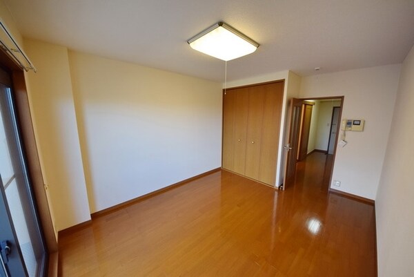 リビング・居室(角部屋は２面採光です。お問合せはタウンハウジングまで！)