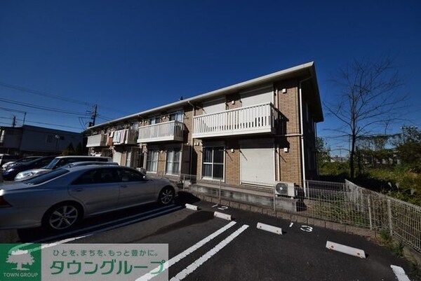 外観(前面駐車場で日当たり良好です)