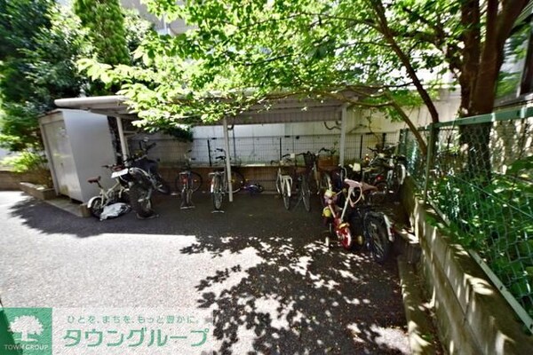 共有部分(屋根付き駐輪場)