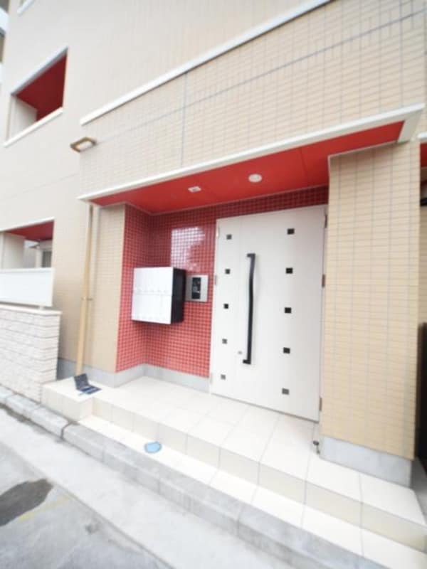 エントランス(お問合せはタウンハウジングまで！※現地待合わせ相談可能)