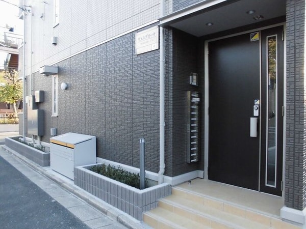 エントランス(お問合せはタウンハウジングまで！※現地待合わせ相談可能)