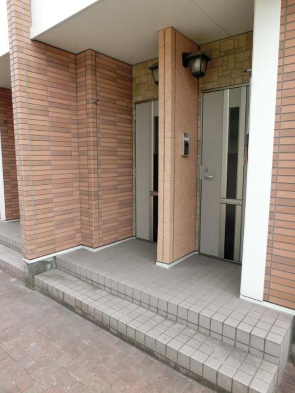 エントランス(お問合せは【タウンハウジング】まで！※現地待合わせ相談可！)
