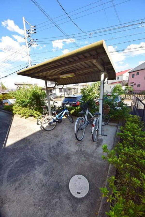 共有部分(屋根つき駐輪場)