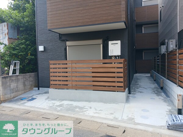 エントランス(駐車場)