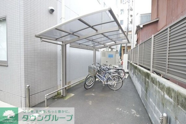 共有部分(雨の日でも大丈夫、屋根付き駐輪場)