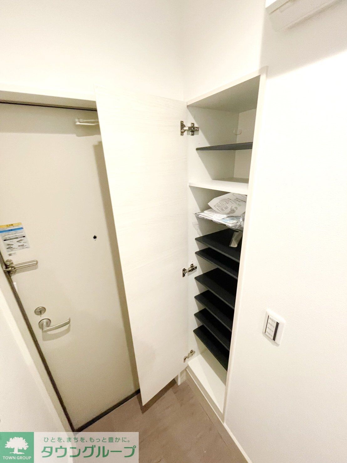 物件内観写真7　(玄関)