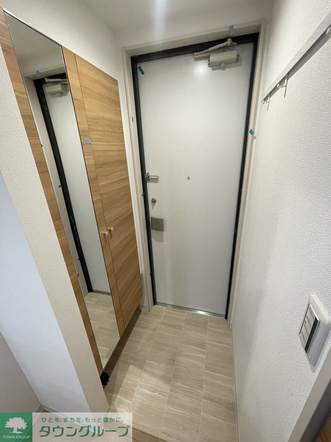 物件内観写真3　(玄関)