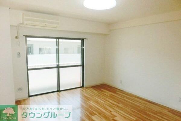 リビング・居室(日当たり良好綺麗なフローリング)