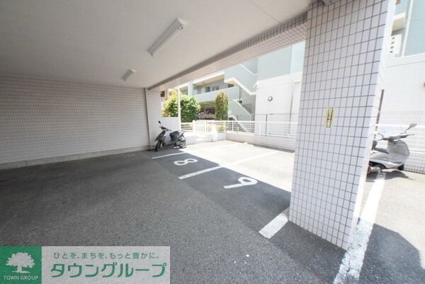 駐車場(駐車場屋根つき区画あり)