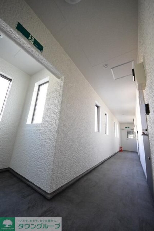 その他(雨に濡れない内廊下の造りです)