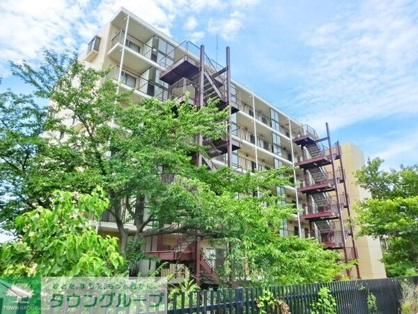 外観(緑が多く、小さな公園も隣接しております)