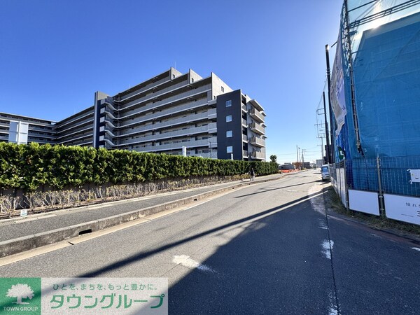 エントランス(駐車場)