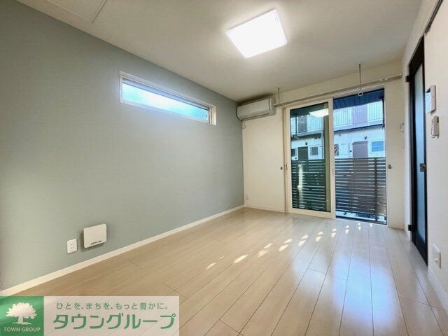 物件内観写真2　(リビング/居室)