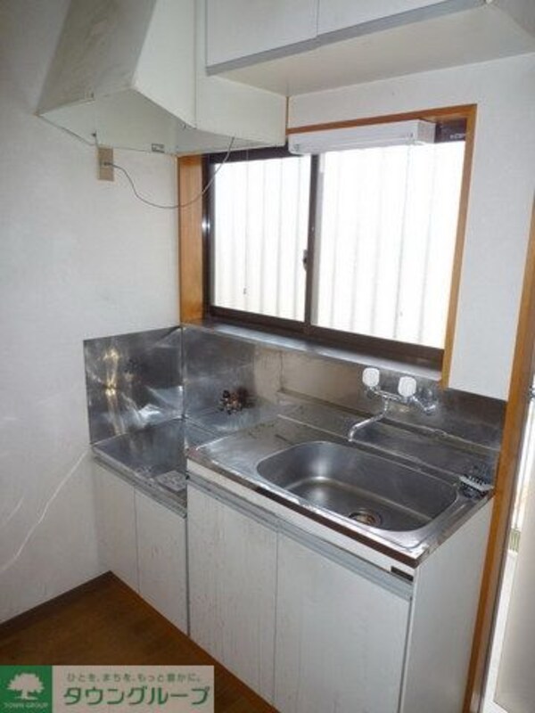 キッチン(窓付き　2口ガスコンロ設置可)