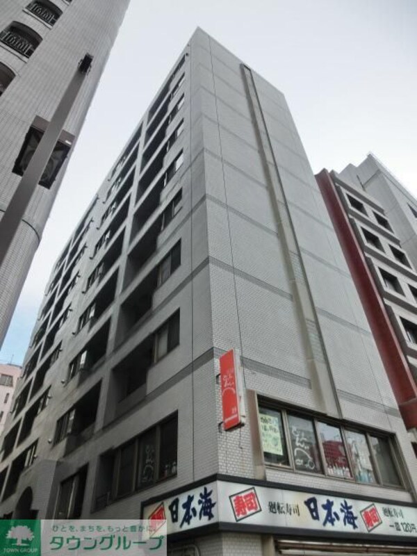 外観(重厚な構造の10階建マンション)