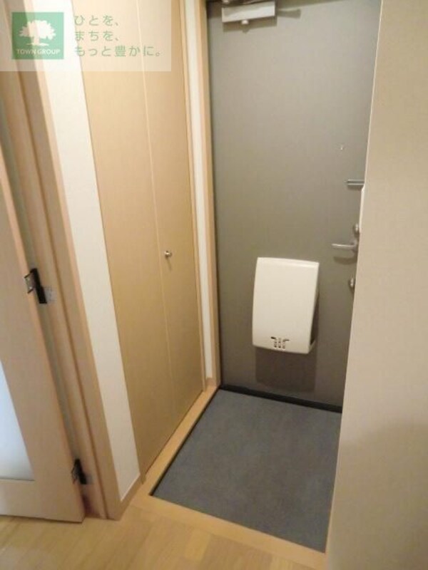 玄関(シューズボックス完備の玄関です)