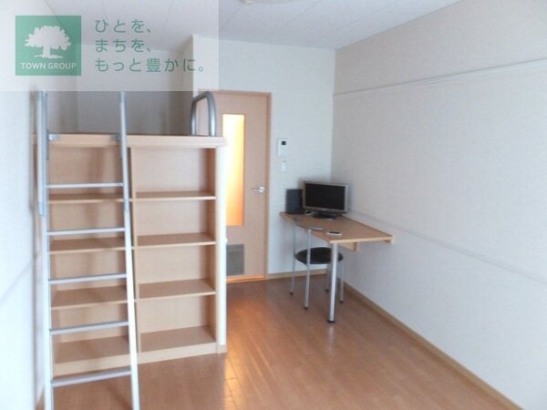 その他室内・内装(造り付ベッドで薄型ＴＶのお部屋です)