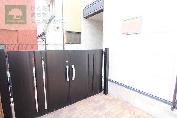 ロビー(オートロックゲート)