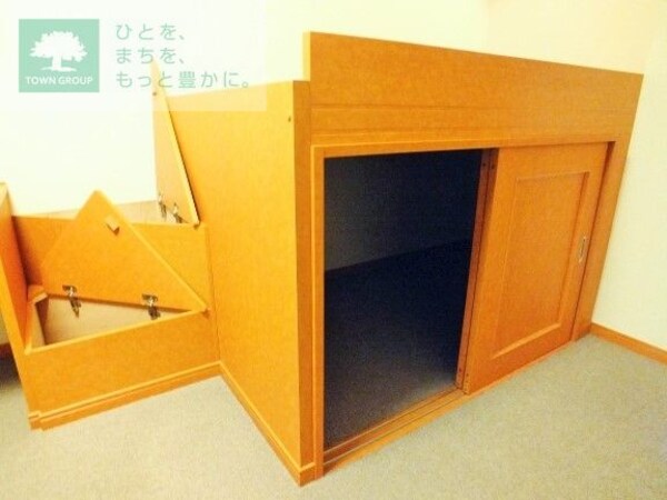 その他(造付けベッドあり、ベッド下収納あり)