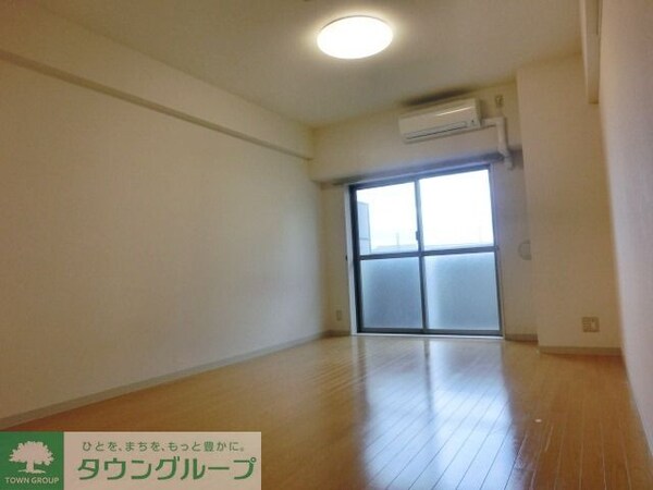 リビング・居室(洋室広々９．９帖)